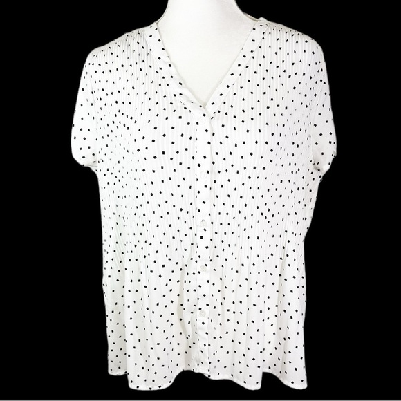 Pleione Tops - 🌸Pleione- Black/White Short Sleeve V Neck Button Down Blouse- Size M